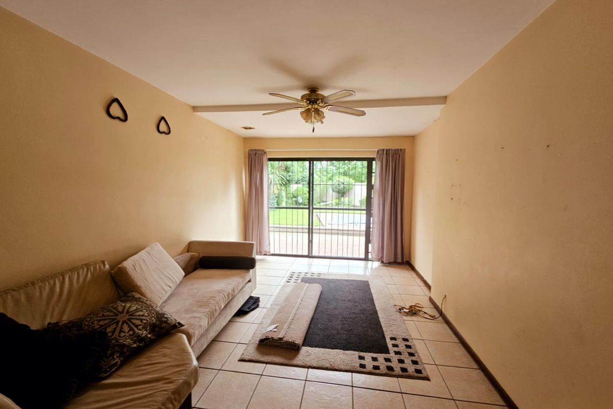 Double-Storey Delight with Pool & Perfect for Parties! - Photo 5