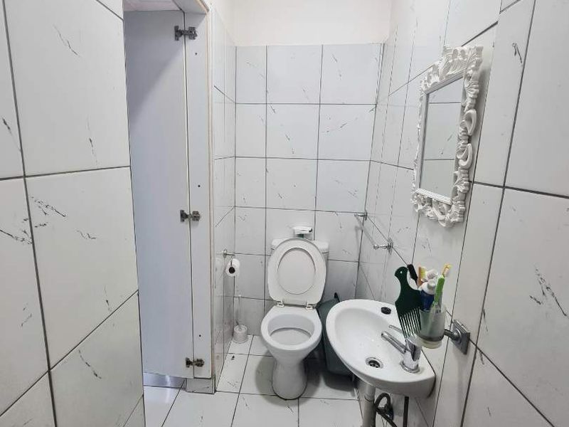 HOUSE & BAR FOR SALE IN HAKAHANA - Photo 5