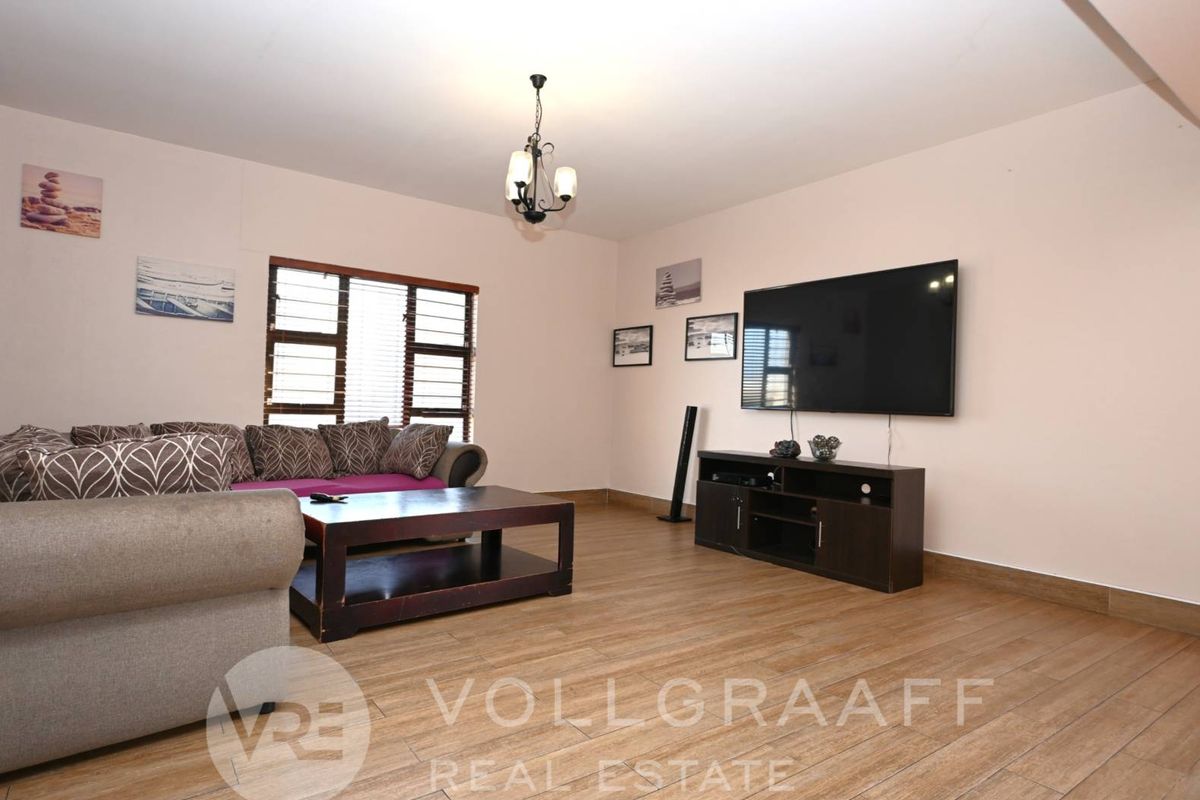 Spacious Double-Storey Family Home | Mile 4, Swakopmund - Photo 5