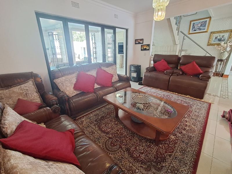 4 Bedroom House for Sale in Brackendowns - Photo 6