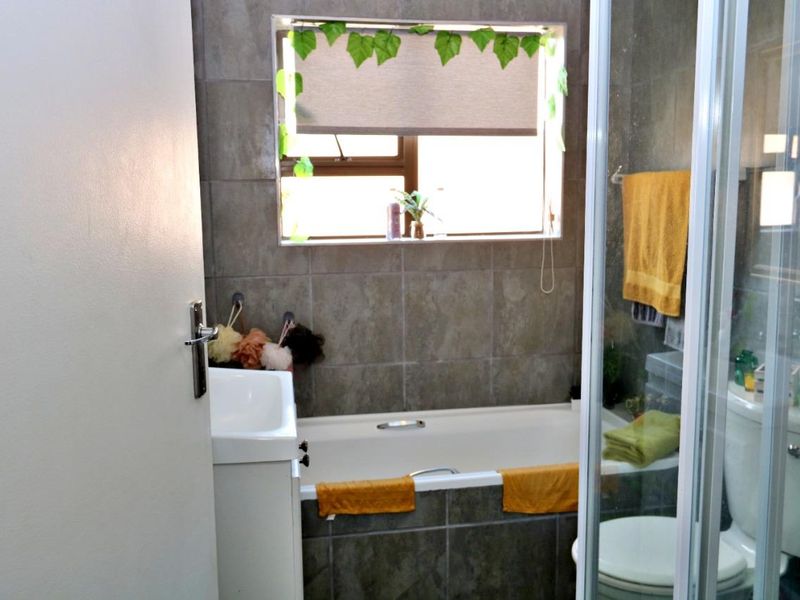 Low maintenance townhouse on sought after area - Photo 10