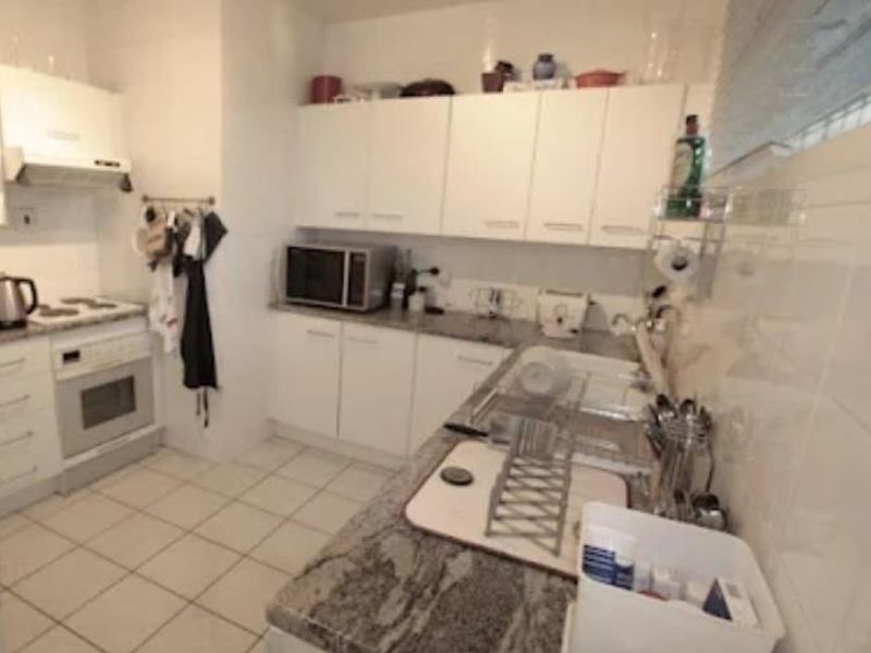 Spacious 123 sqm 2 bedroom apartment in Benmore - Photo 3
