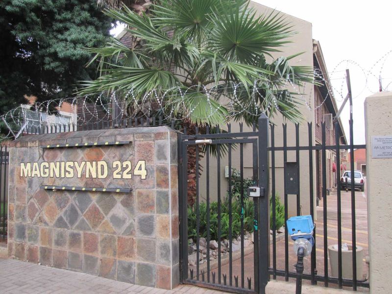 VERY BEAUTIFUL, NEAT AND CLEAN [3] BEDROOMS DUPLEX FOR SALE IN PRETORIA NORTH  [ BARGAIN ] - Photo 3