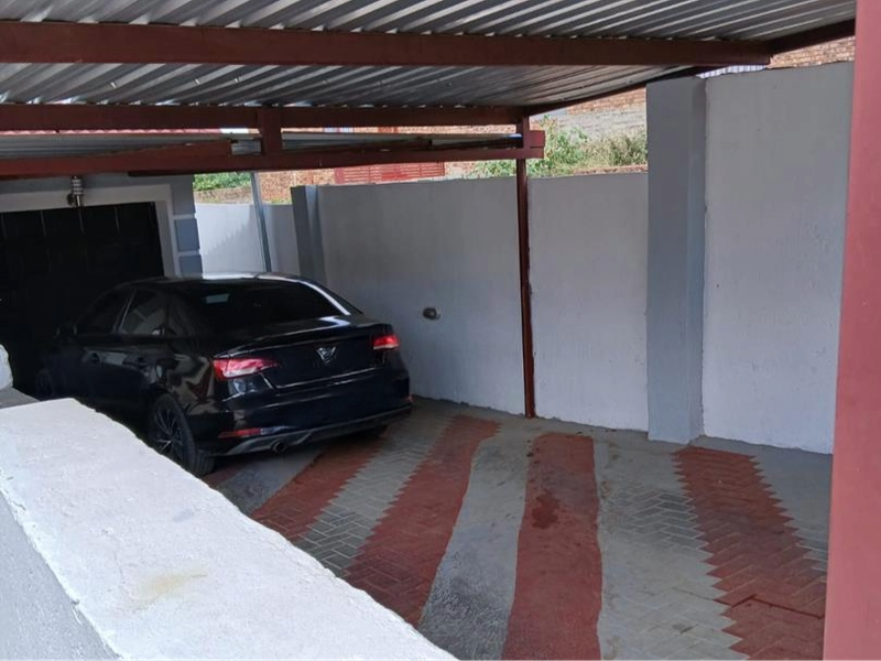 5 bedrooms house for sale in Soshanguve M - Photo 2