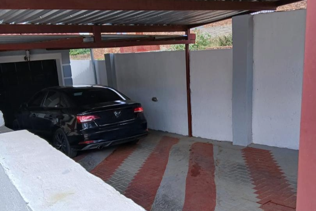 5 bedrooms house for sale in Soshanguve M - Photo 2