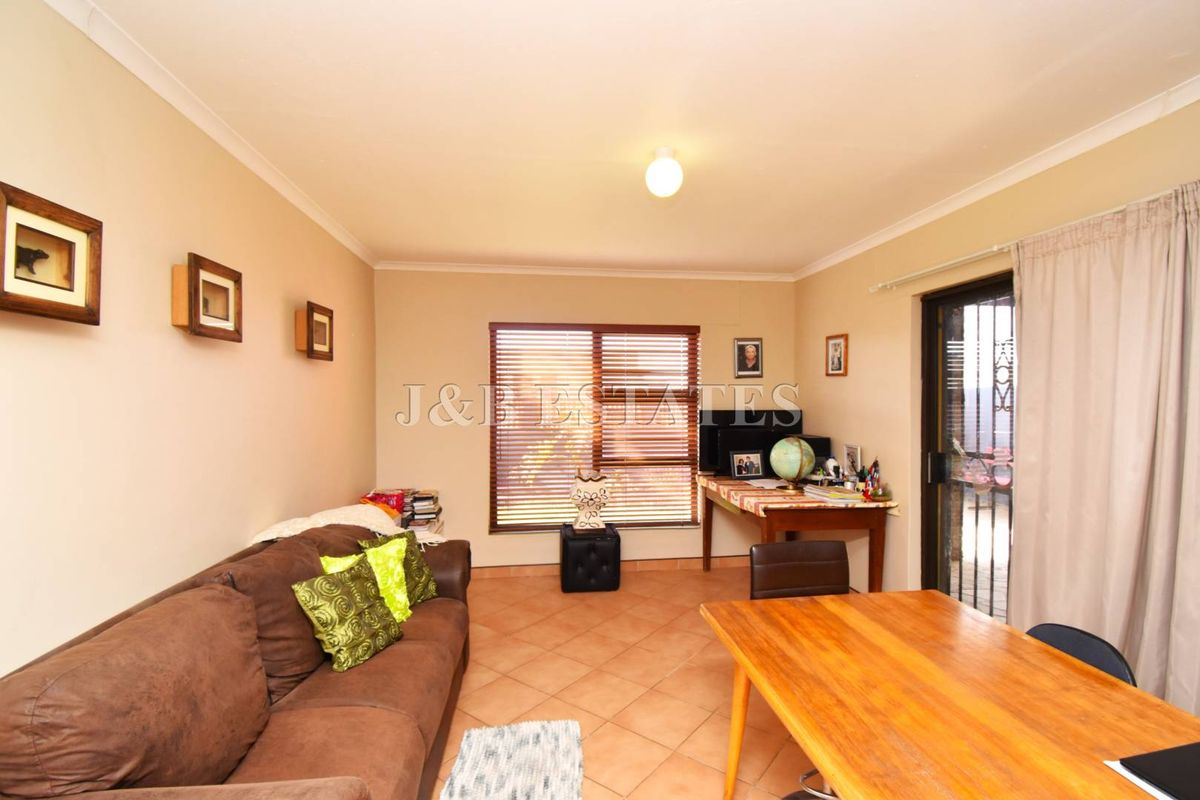 Spacious 3-Bedroom Family Home - Photo 3