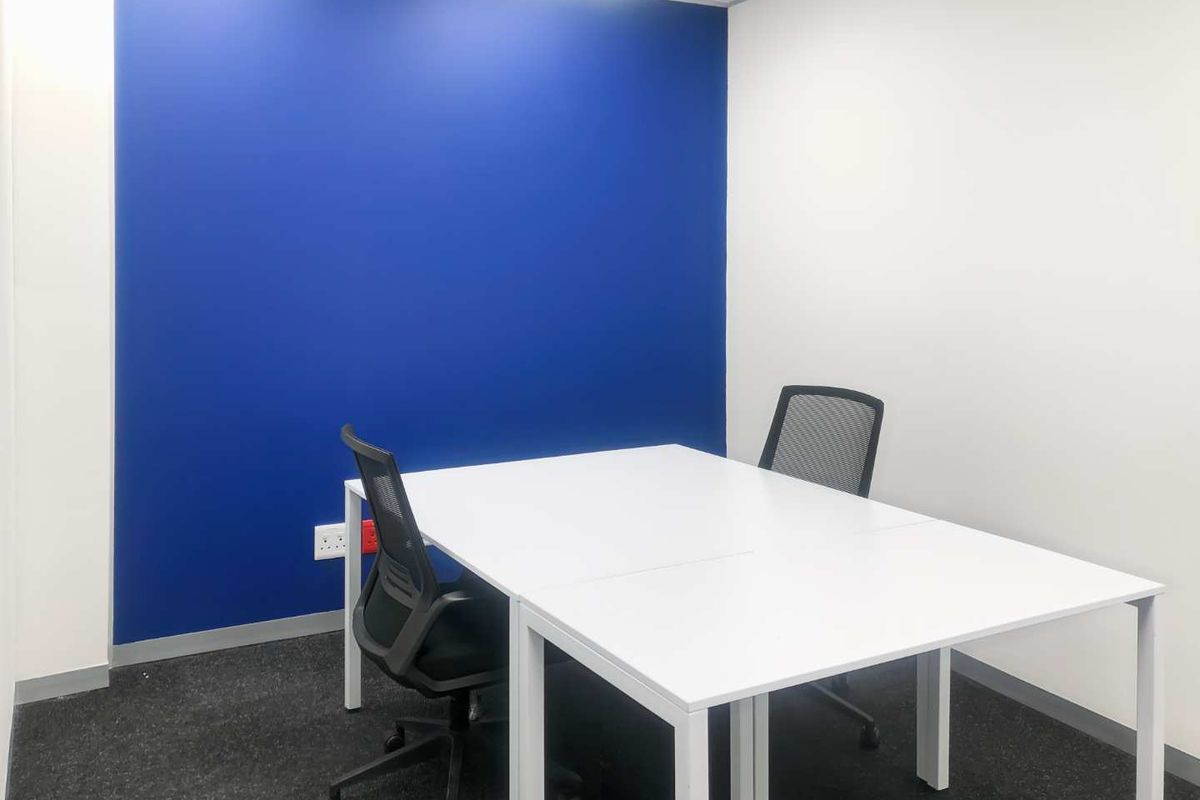 Private office space for 2 persons in HQ The Village Mall. - Photo 2