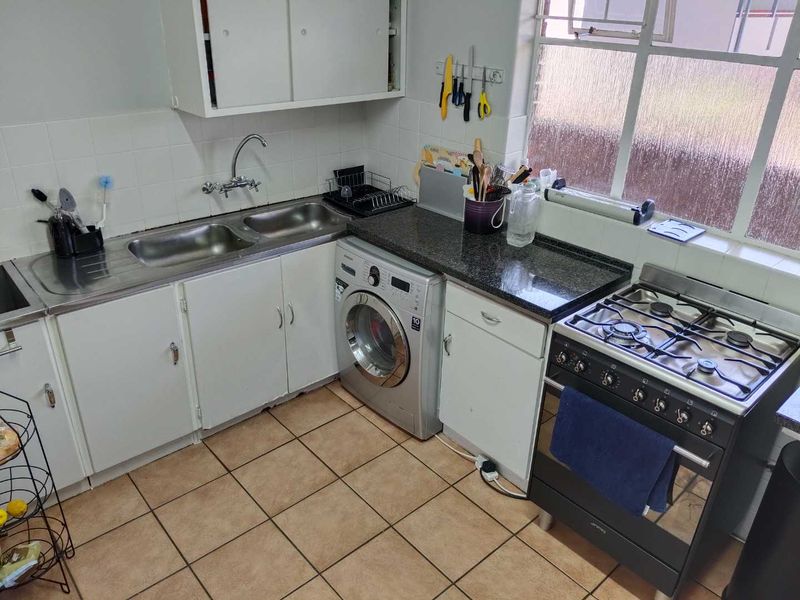 Comfortable, Secure Living in Pendoring Gardens – Spacious 3-Bedroom Apartment - Photo 9