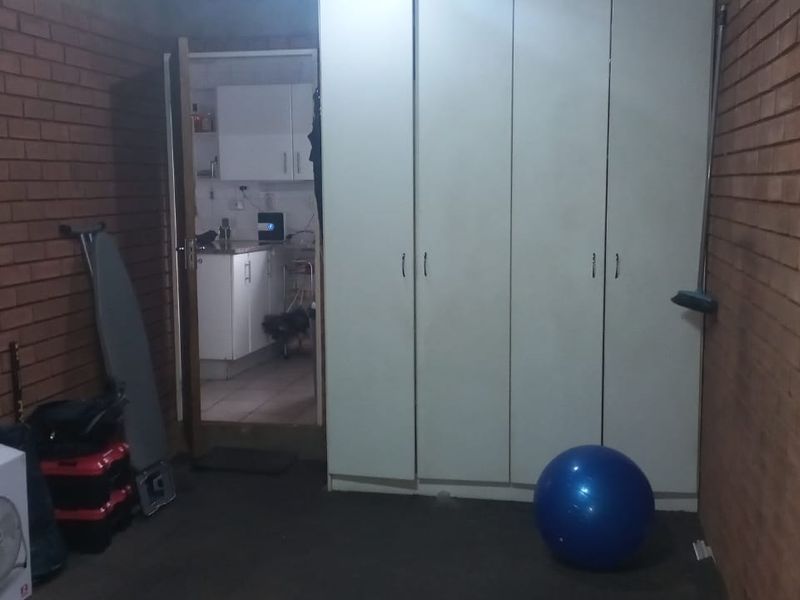 2 bedroom ground floor simplex with private garden+garage+wendy for extra store facility - Photo 9