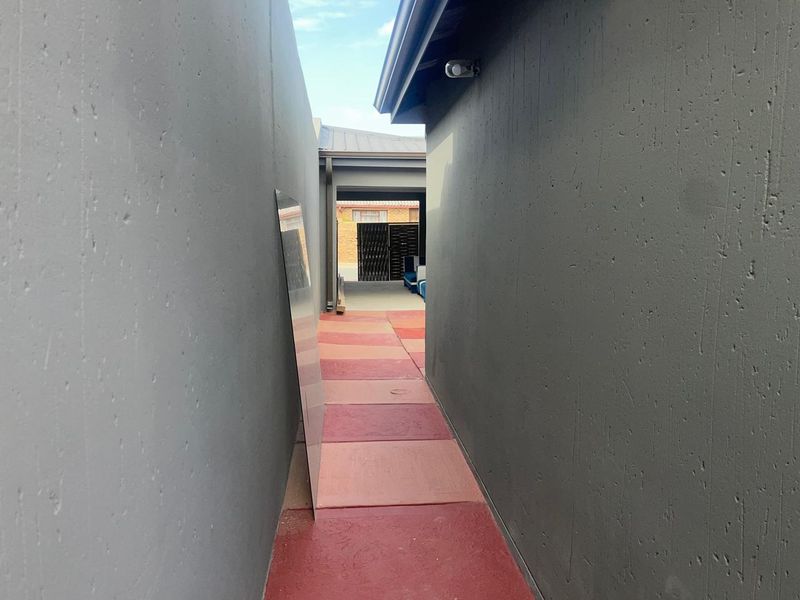 NEWLY RENOVATED HOME!!!! - Photo 9