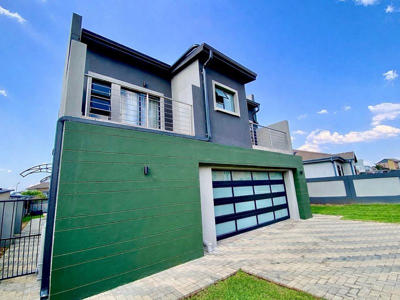 Unparalleled Living Experience - Photo 3