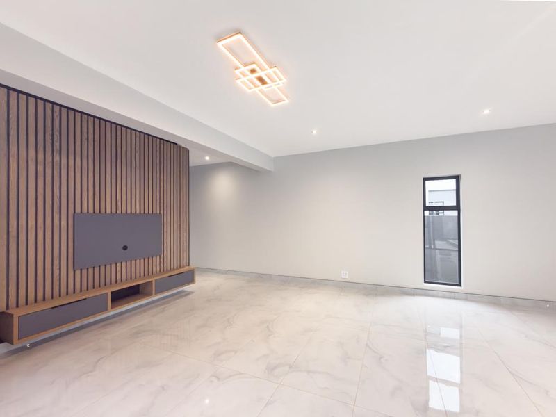 Luxury Indoor-Outdoor Living Designed for Entertaining whole family - Photo 9