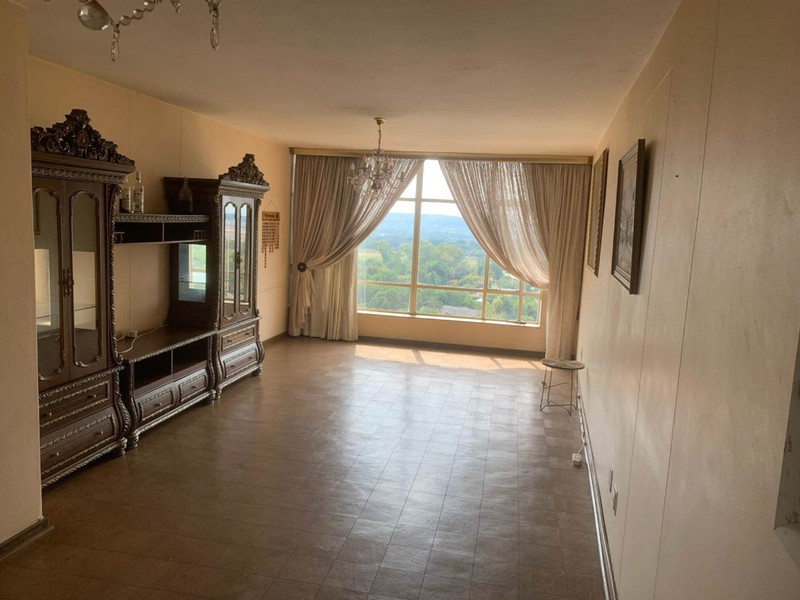 1.5 Bedroom Apartment in Weavind Park - Photo 5