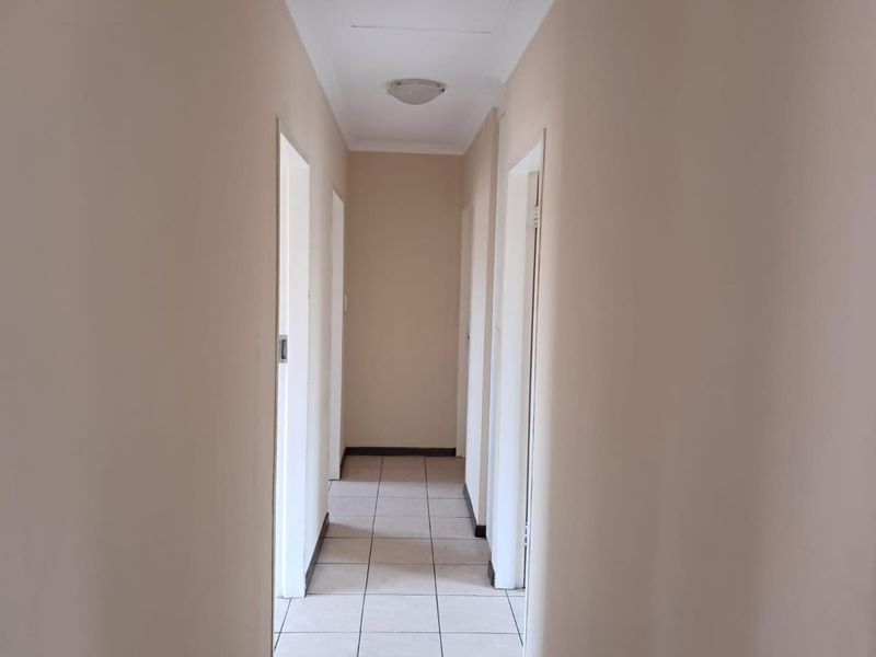 3 Bedroom Apartment for Sale - Photo 5