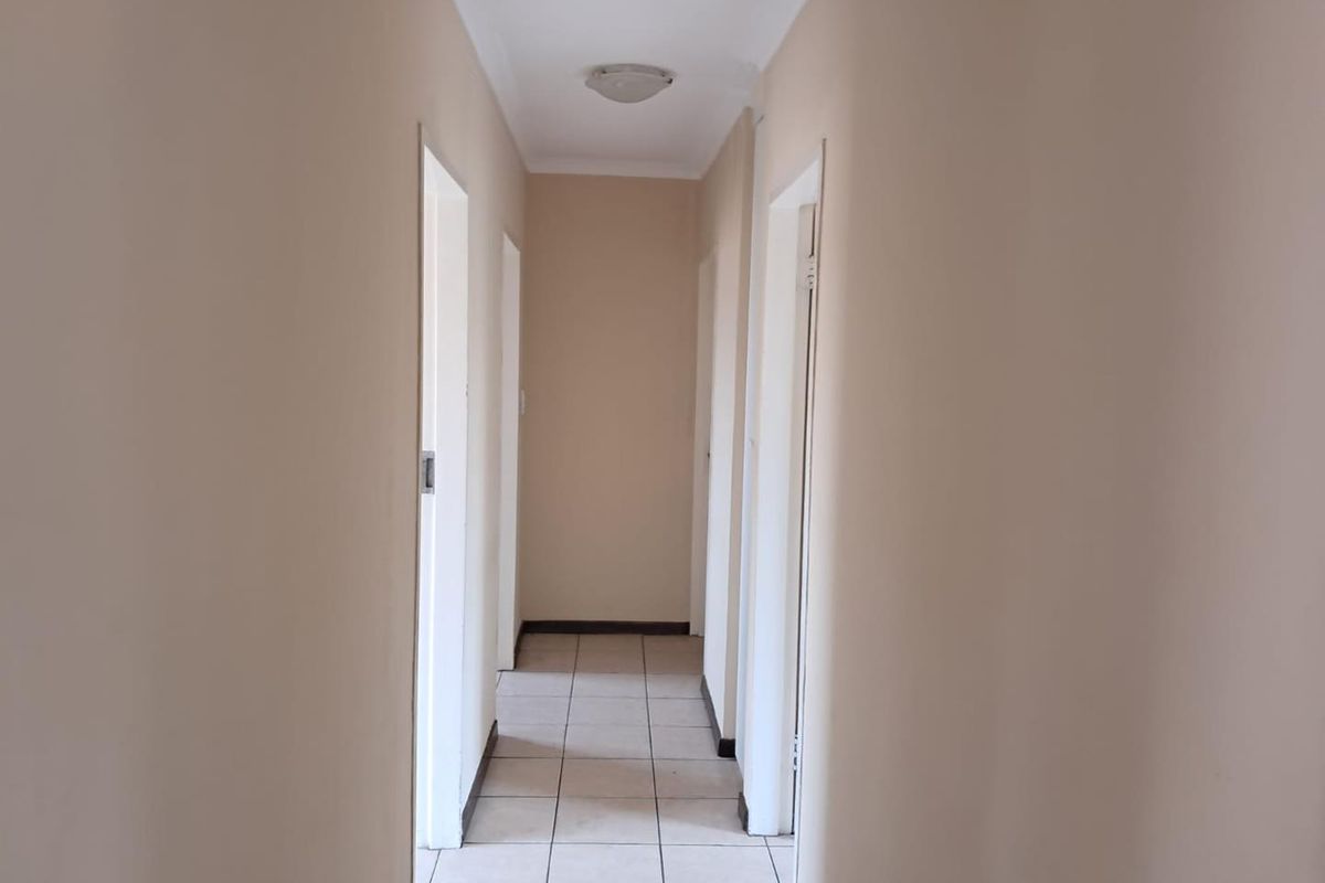 3 Bedroom Apartment for Sale - Photo 5