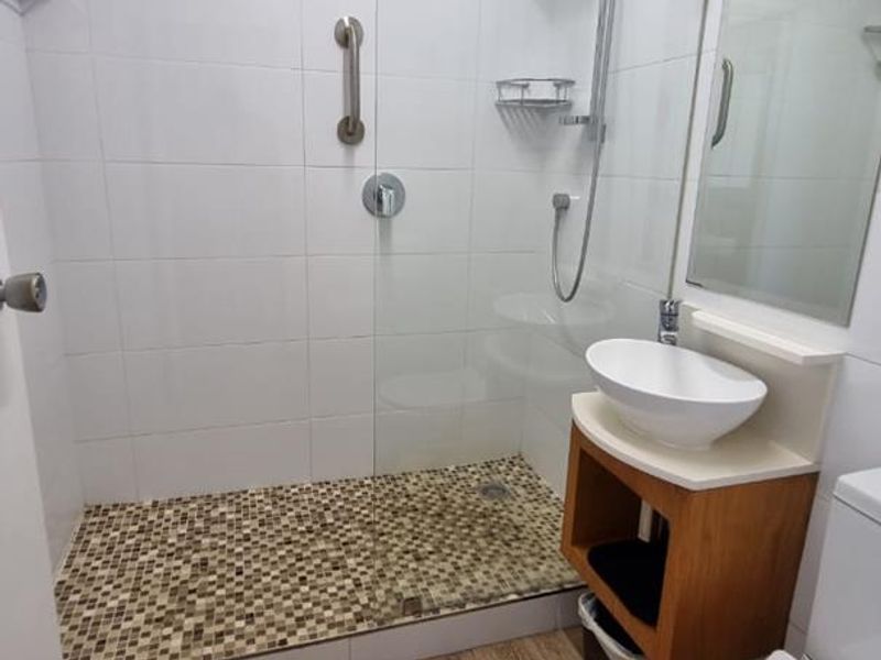 The Oceanic fully fitted and furnished sea facing apartment! - Photo 8