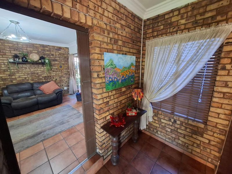 Where Warmth Meets Effortless Living in Old Aerorand - Excellent investment opportunity - Photo 7