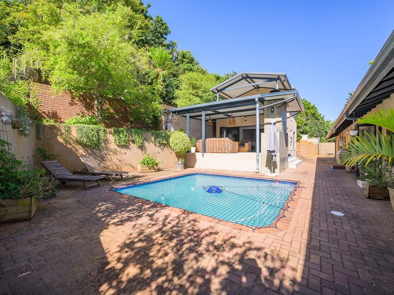 Spacious 6 Bedroom Family Home | Triple Garage | Solar Backup | Potential for 2 Flatlets | La Lucia - Photo 9