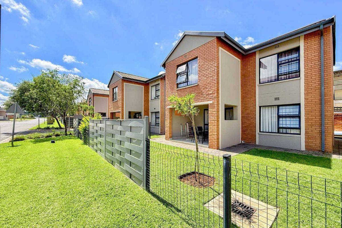 Modern 3-Bedroom Townhouse in Zambezi Manor Lifestyle Estate - Photo 4