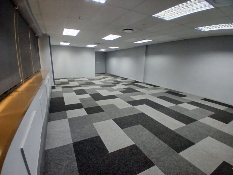 Prestigious 5th-Floor Commercial Space in The Anchor Building – Panoramic Views, Elevated Corporate Image & Premium Business Positioning Rental: R112 per m2 | - Photo 10