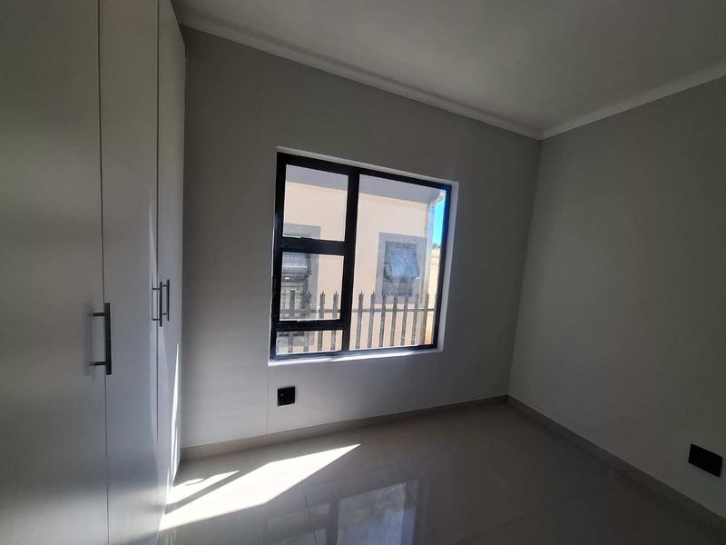 NEW  ROCKY CREST- EXTENSION 4| Brand New Unit - Costs Inclusive - Photo 9