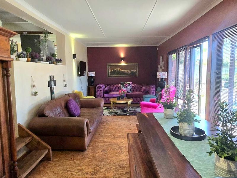 Dual living coastal home in Kleinbaai with sea, harbour and mountain views! - Photo 7