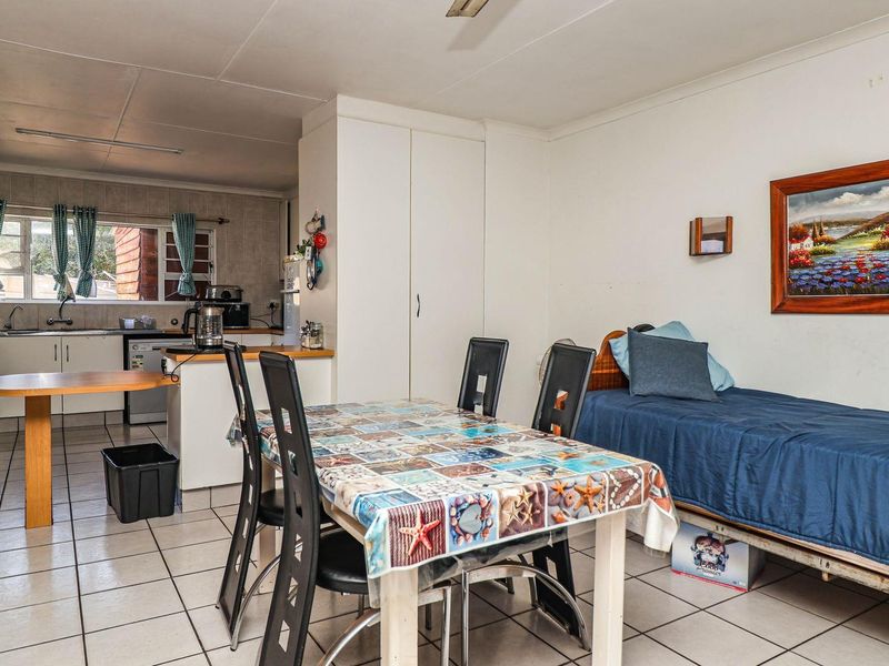 Charming Riverside Retreat with Versatile Living Options - Photo 7