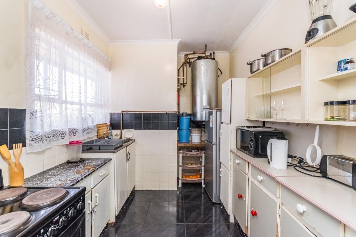 Live Large on the First Floor - Photo 3