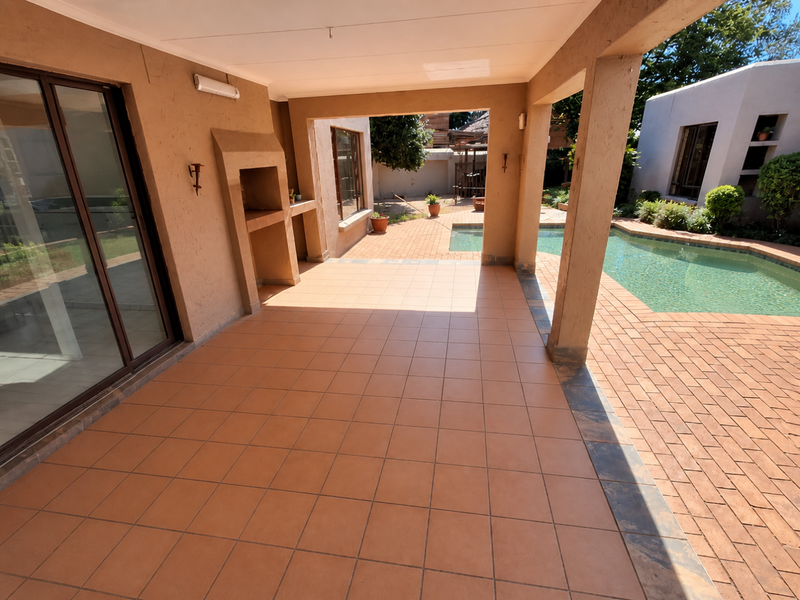 Luxury Family Home in Secure Gated Estate with Flatlet, Pool & Exceptional Safety Features - Photo 3