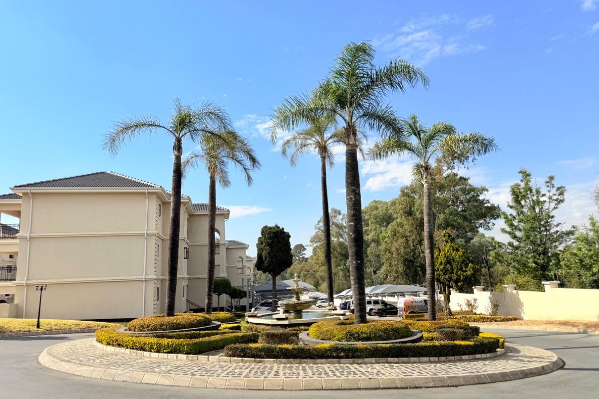 Spacious 3-Bedroom Apartment: Luxury Living, Perfect Location - Photo 2