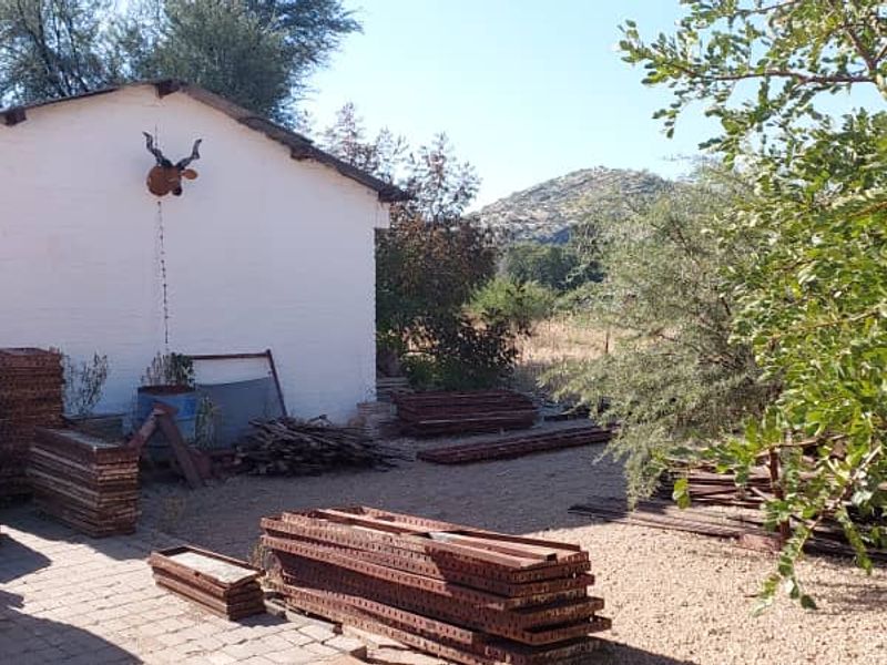 Charming Property with Versatile Spaces and Amenities - Photo 8