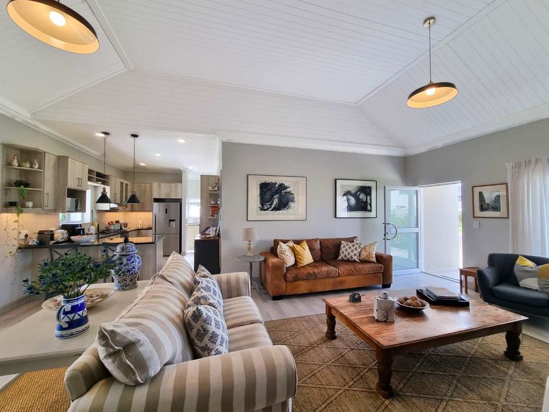 Sought-After, Serene & Simply Stunning! - Photo 10