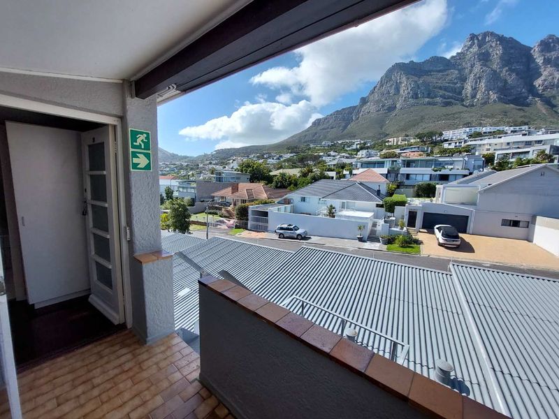Top Floor Corner Unfurnished One-Bedroom Apartment To Let in Camps Bay! - Photo 1