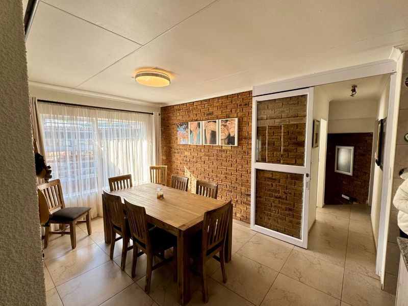 Stunning Family Home in Rangeview - Photo 5