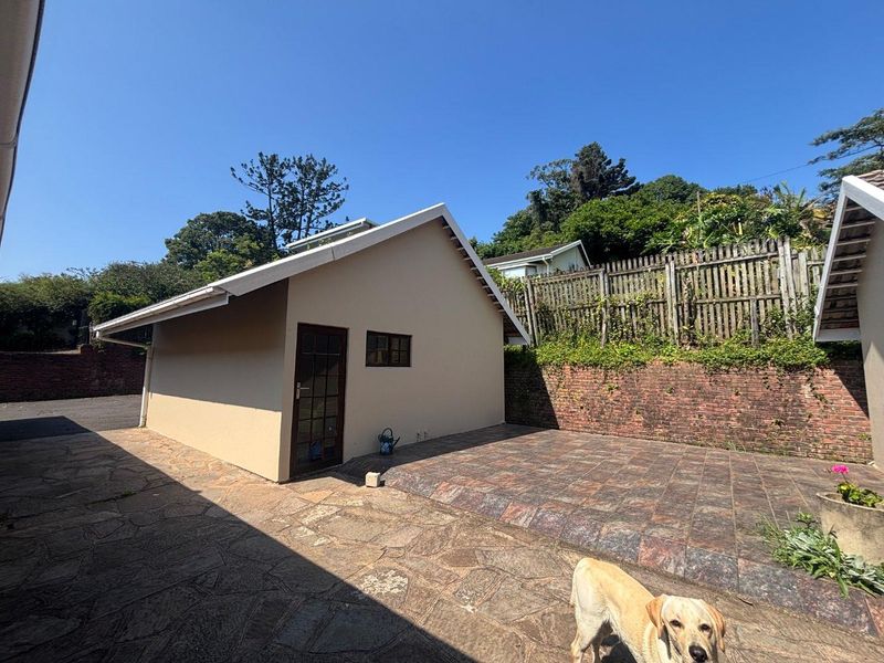 Spacious 4-Bedroom Family Home with Pool & Cottage to Rent in Kloof - Photo 7