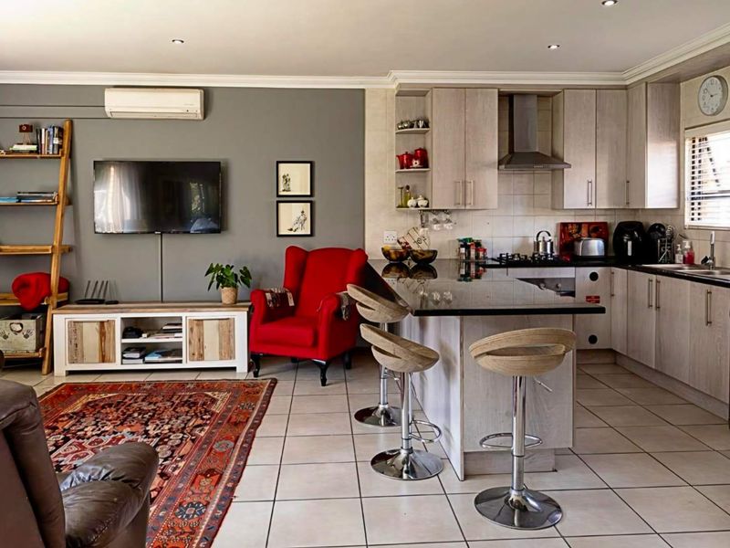 3 Bedroom Townhouse for Sale in New Redruth - Photo 10