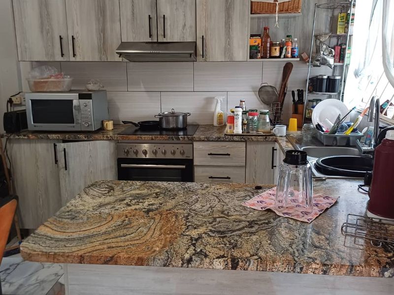 3 bedroom house in Thorn Valley for sale - Photo 2