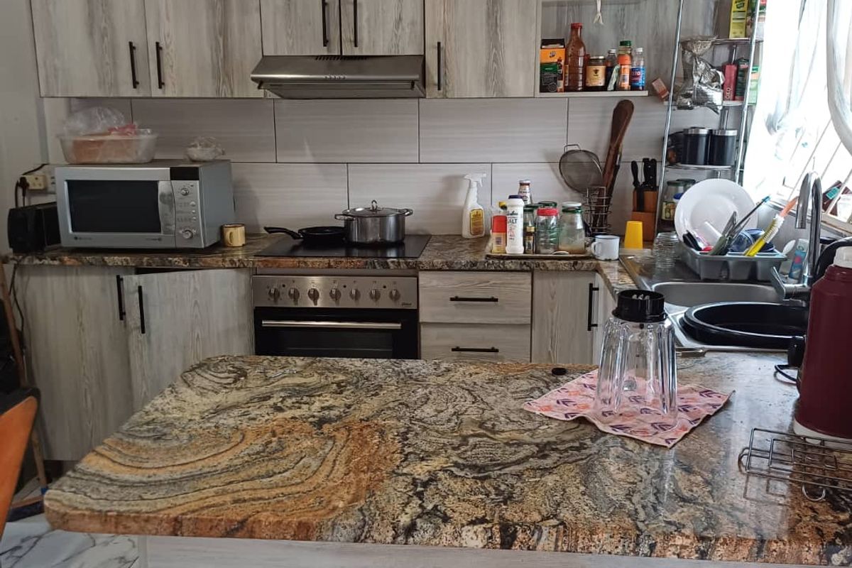 3 bedroom house in Thorn Valley for sale - Photo 2