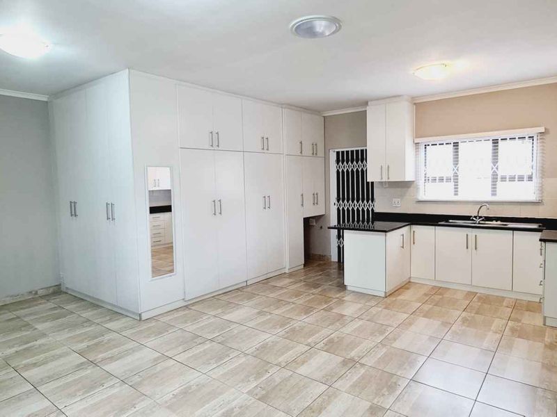 Magnificent Family home with Dual living options - Photo 7