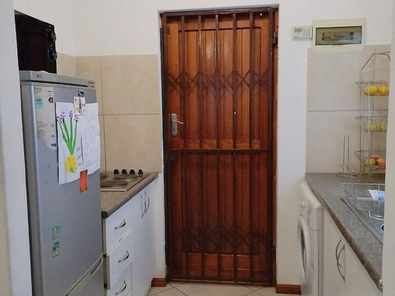 Unfurnished 2-Bedroom House in Eersterivier South To Rent - Photo 8