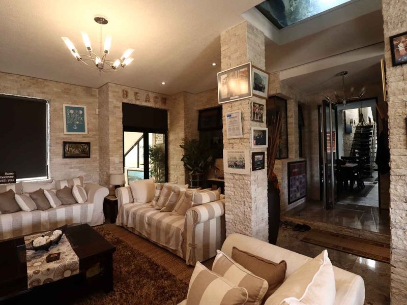 Spacious 4-Bedroom Sea-View Townhouse for Sale in Vogelstrand, Swakopmund - Photo 5