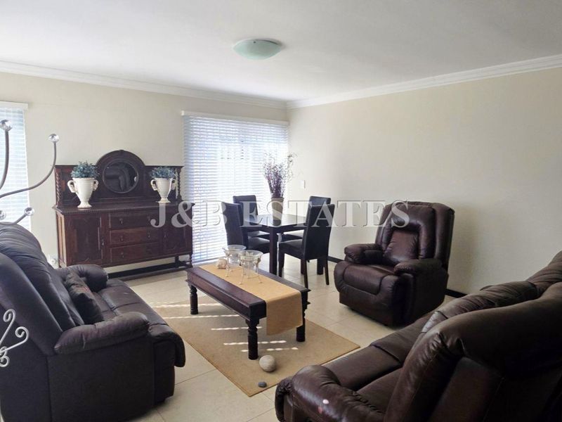 Upmarket 3-Bedroom House In Prime Area - Photo 7