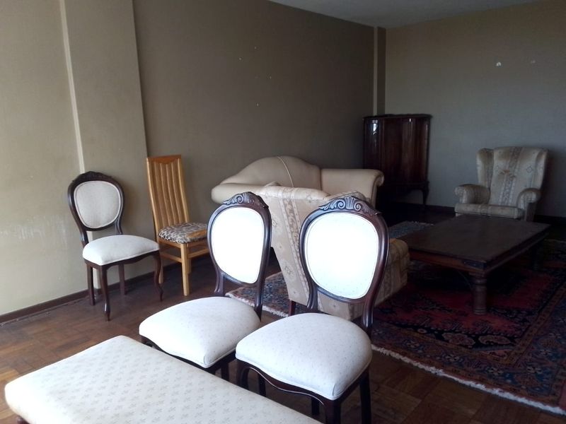 Charming 2-Bedroom Apartment with Modern Features - Photo 3