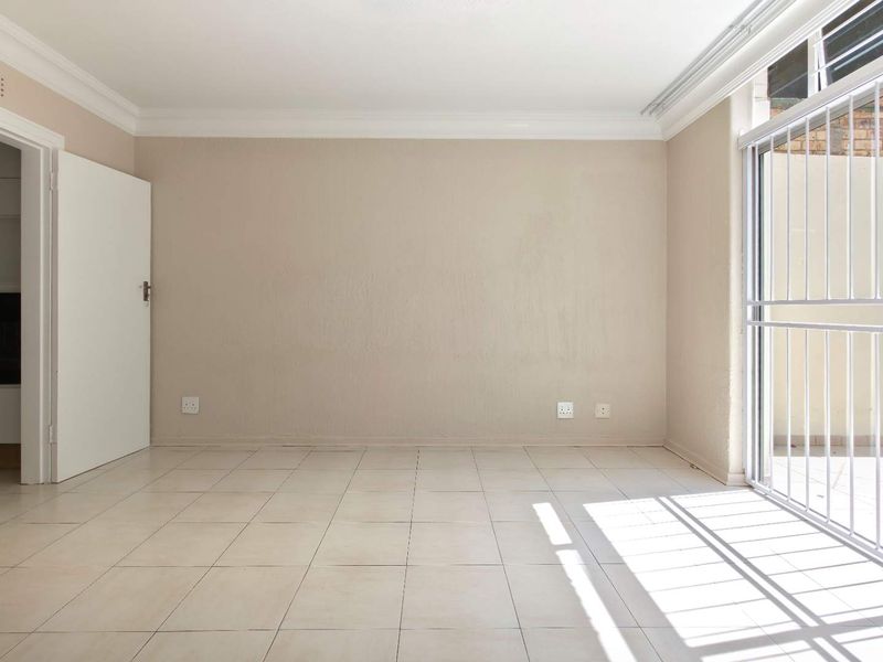 Various Refurbished Large 3 Bedroom Duplex Sandton Townhouses With Garden and Swimming Pool Options - Photo 5