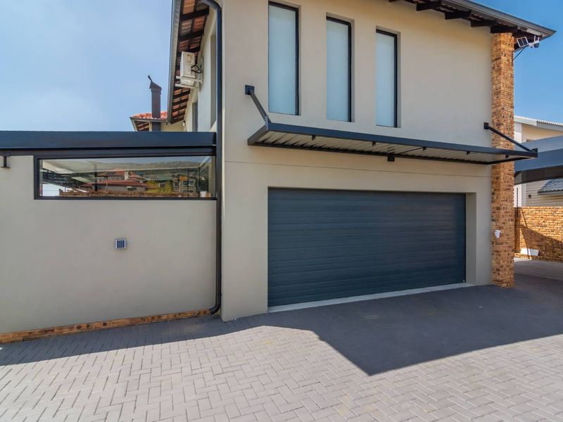 Elegant Family home in the sort after Silverleaf Estate - Photo 4