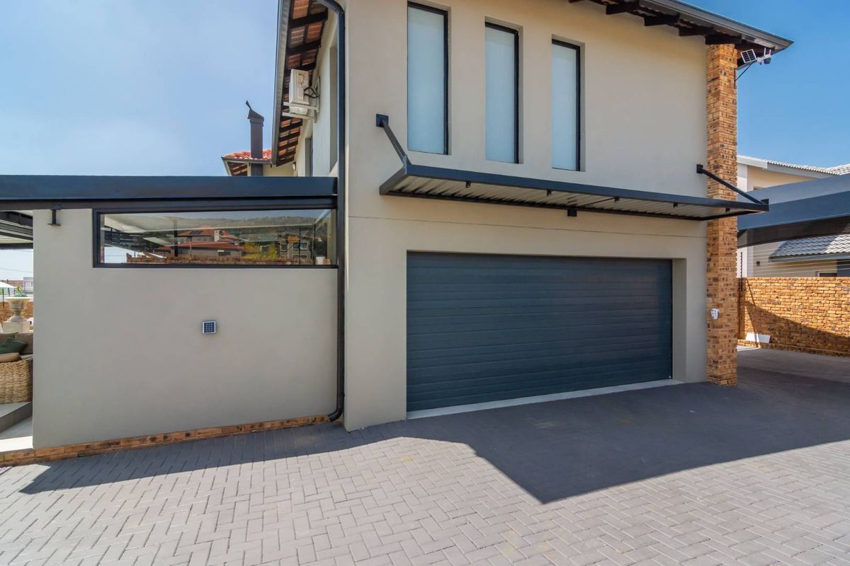 Elegant Family home in the sort after Silverleaf Estate - Photo 4