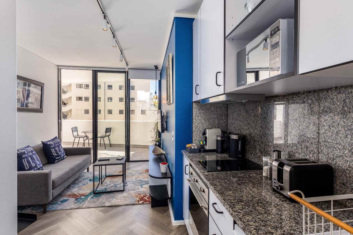 Enjoy Sundowners with Views of Lions Head - Photo 4