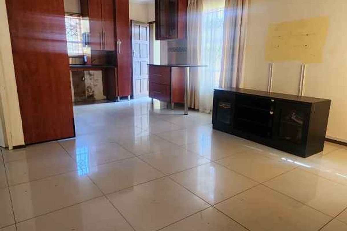 3 Bedroom Townhouse To Rent in Heatherview - Photo 2