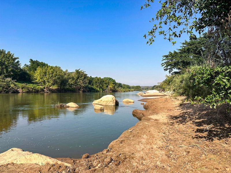 Exceptional Bushveld Stand with River Access - Photo 8