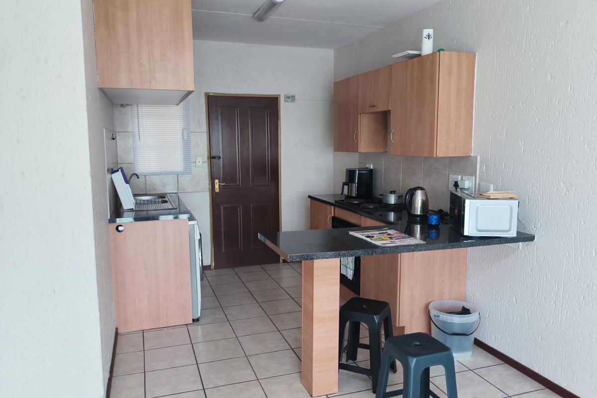 2 bedroom ground floor unit, walking distance from Eastrand Mall - investors+first time buyers! ideal property! - Photo 4